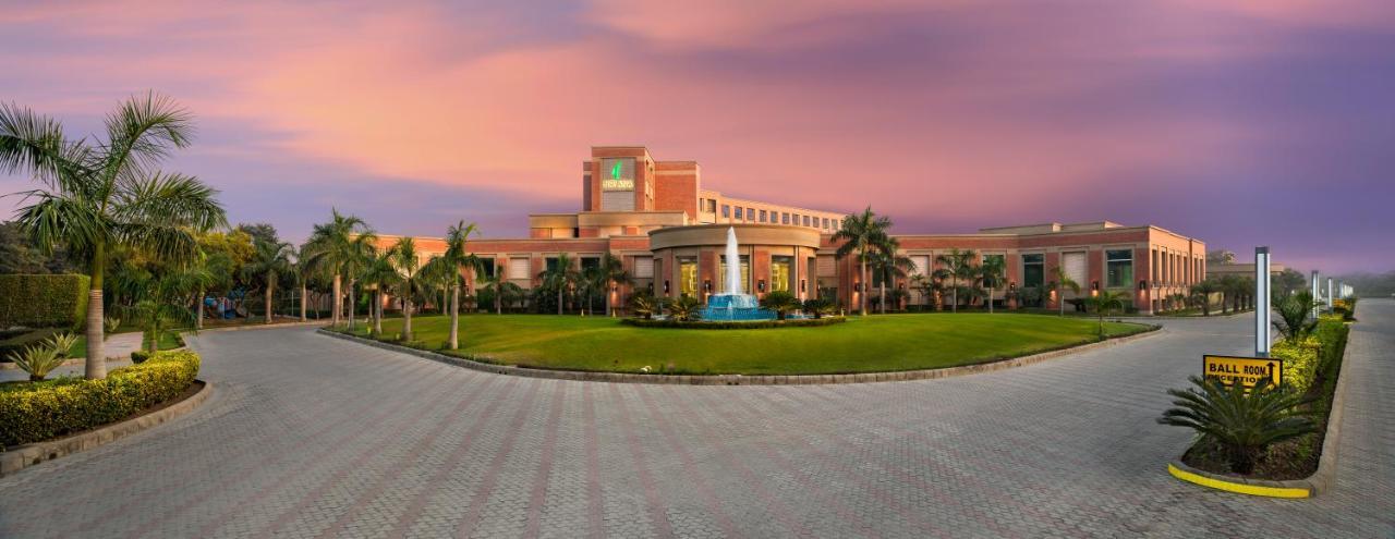 Nirvana Luxury Hotel L Ludhiana Eksteriør billede