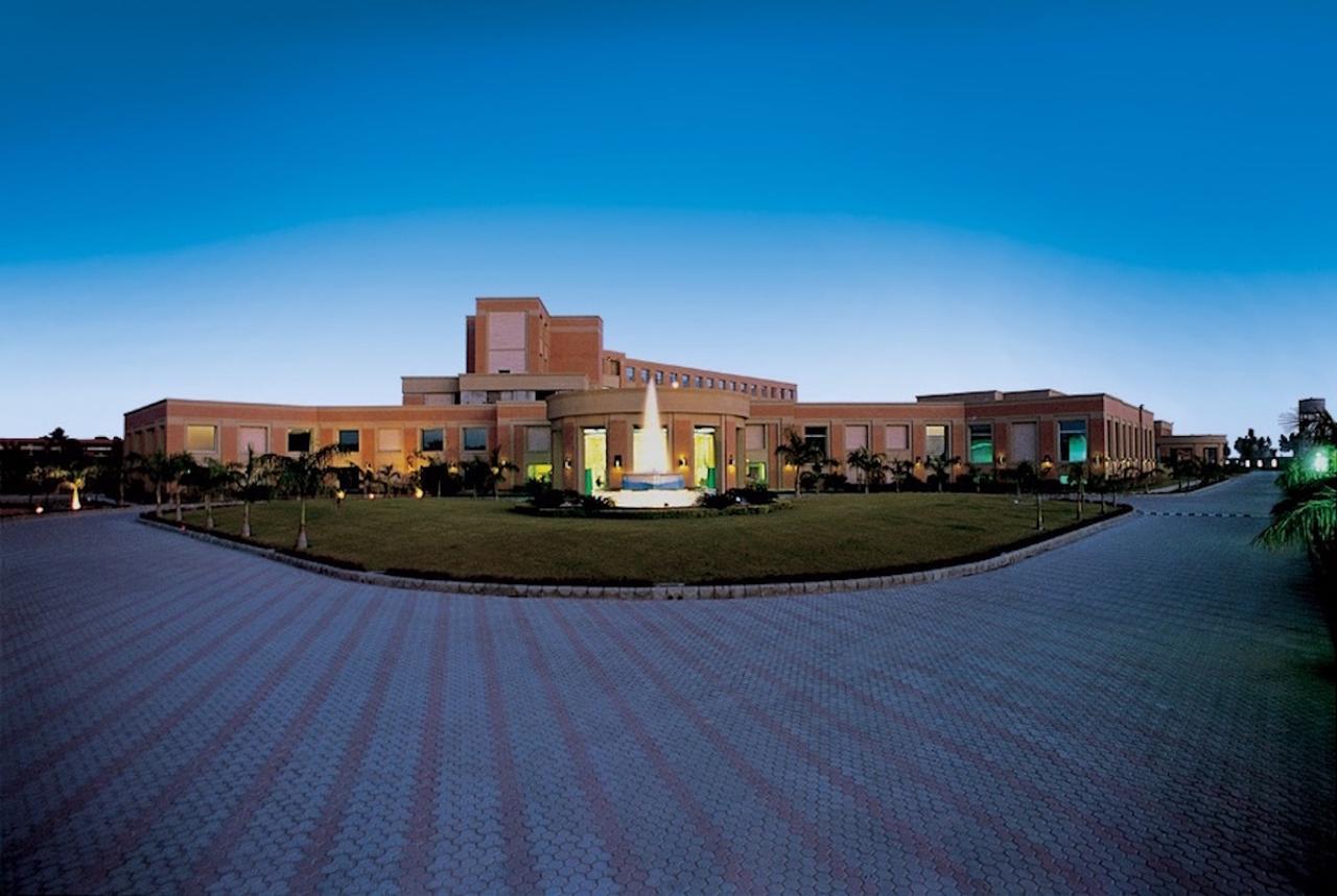 Nirvana Luxury Hotel L Ludhiana Eksteriør billede