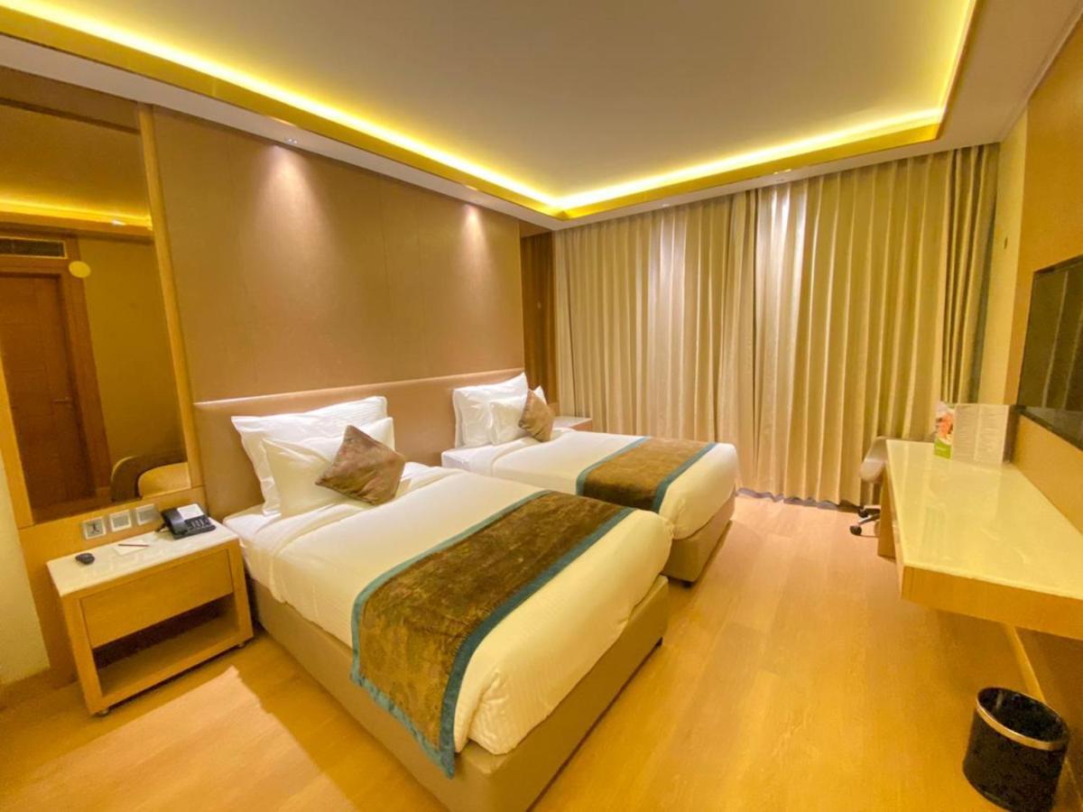 Nirvana Luxury Hotel L Ludhiana Eksteriør billede