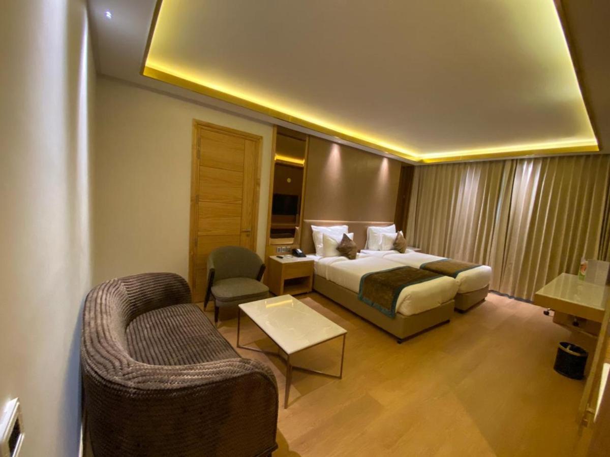 Nirvana Luxury Hotel L Ludhiana Eksteriør billede