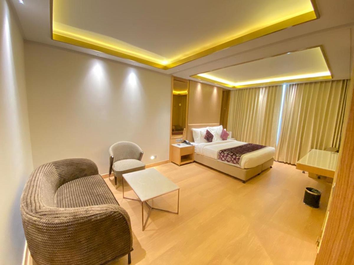 Nirvana Luxury Hotel L Ludhiana Eksteriør billede